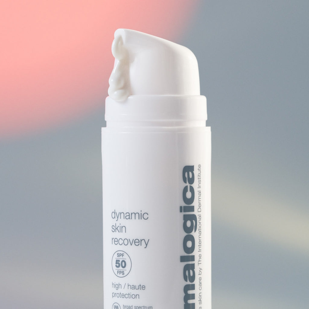 ダーマロジカ ダイナミックスキン R SPF50 — ポンプボトルとクリームのクローズアップ | 日焼け止め
