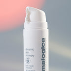 ダーマロジカ ダイナミックスキン R SPF50 — ポンプボトルとクリームのクローズアップ | 日焼け止め