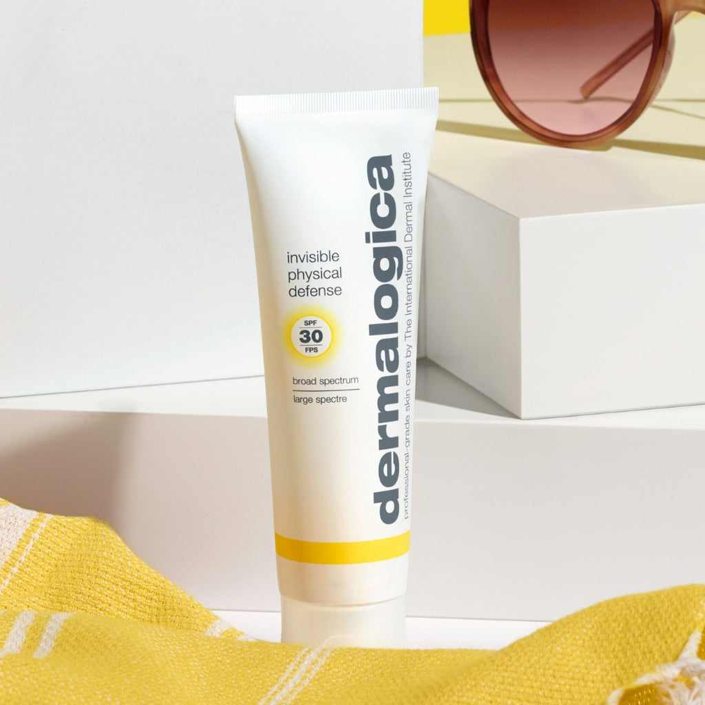 ダーマロジカ インビジブル フィジカル ディフェンス SPF30 — サングラスとスカーフを添えた夏のお出かけライフスタイルイメージ | 日焼け止め